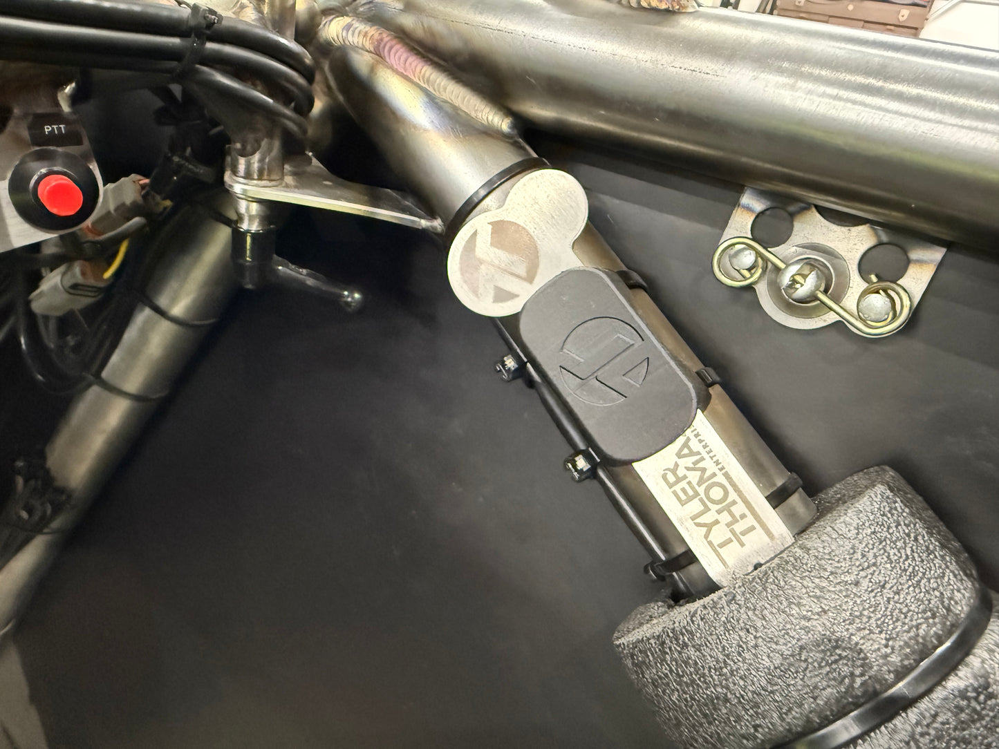 TTE-Dzus Tool With Roll Cage Mount
